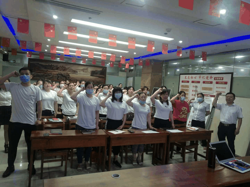 百年集團為主管以上管理人員發(fā)放福利，充分彰顯“做受尊敬的百年人”的價值觀